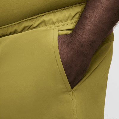 Shorts versátiles sin forro Dri-FIT de 13 cm para hombre Nike Unlimited