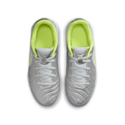 Nike Jr. Tiempo Legend 10 Academy alacsony szárú futballcipő gyerekeknek/nagyobb gyerekeknek, fedett pályára