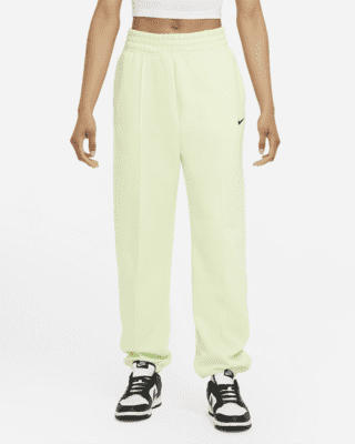 nike essential trend