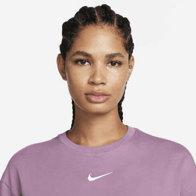 Nike Sportswear Women's Cropped T-Shirt. Nike UK