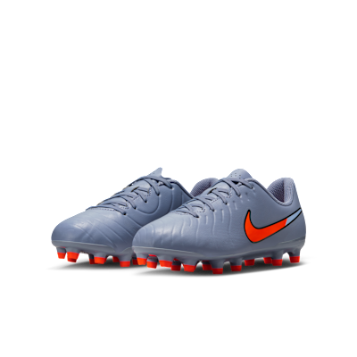 Tacos de fútbol para terrenos múltiples de corte low para niños de preescolar y grandes Nike Jr. Tiempo Legend 10 Club
