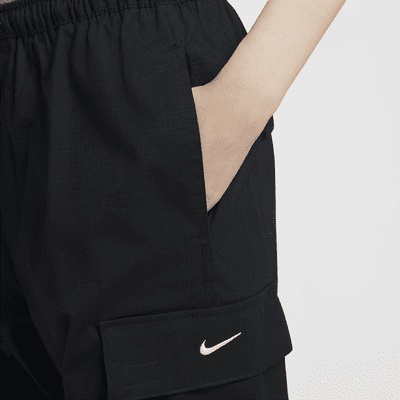 กางเกงคาร์โก้ขายาวเอวปานกลางผู้หญิง Nike Sportswear