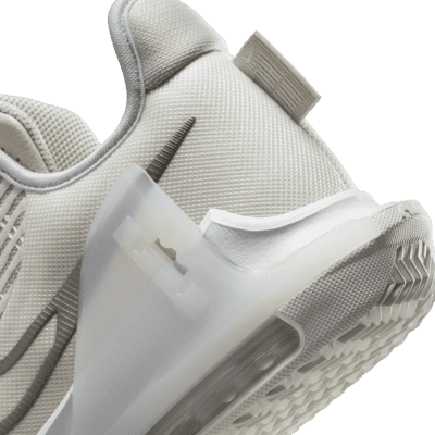 LeBron Witness 6 EP Basketball Shoes