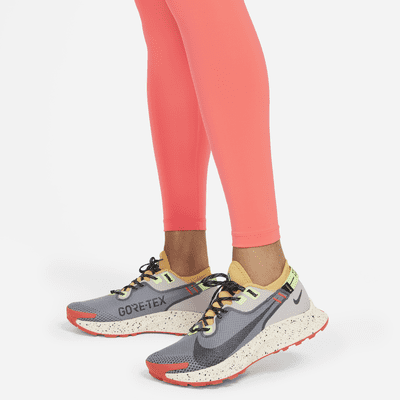Damskie legginsy do biegania w terenie ze średnim stanem i kieszenią Nike Epic Luxe