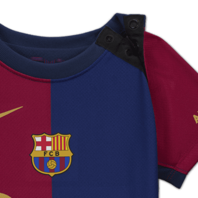 FC Barcelona 2024/25 Stadium (hjemmedrakt) Nike Football Replica draktsett i tre deler til sped-/småbarn