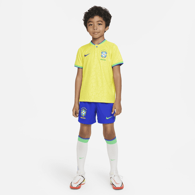 Conjunto de fútbol Nike Dri-FIT para niños talla Brasil Local.