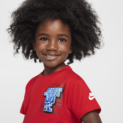 Playera con gráfico infantil Nike Step Up Your Game