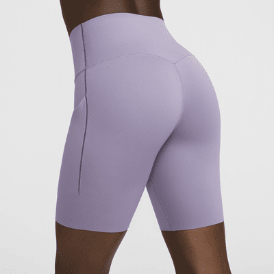 Nike Universa sykkelshorts med middels støtte, høyt liv og lommer til dame (20 cm)