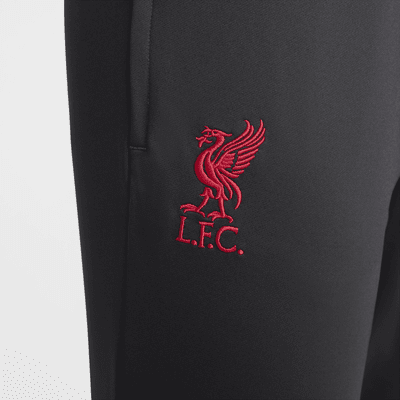 Męskie spodnie piłkarskie Nike Dri-FIT Liverpool F.C. Strike (wersja trzecia)