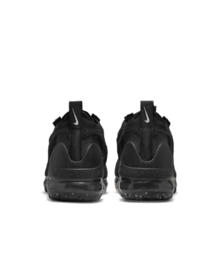 black trainers vapormax