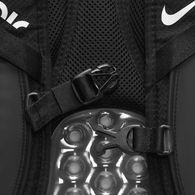 Carretilla madre envío Nike Air Max Backpack (17L). Nike.com