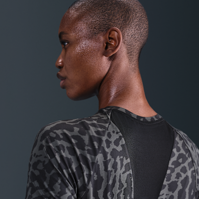 Haut de running à manches courtes Dri-FIT Nike Swift pour femme