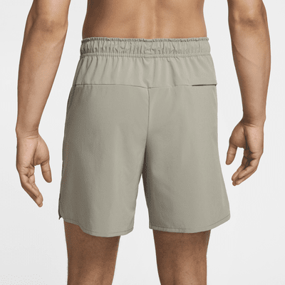 Shorts versátiles Dri-FIT de 18 cm sin forro para hombre Nike Unlimited Swoosh