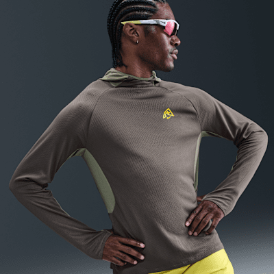 Playera de correr Dri-FIT UV con gorro para hombre Nike