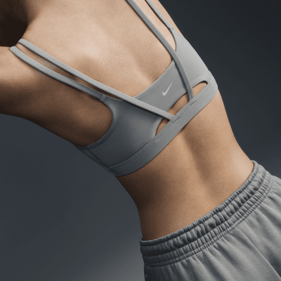 Nike Zenvy Strappy enyhe tartást adó, párnázott női sportmelltartó