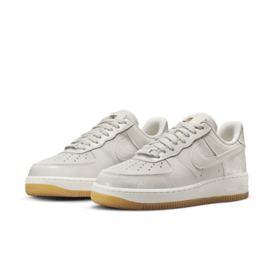 รองเท้าผู้หญิง Nike Air Force 1 '07 LX