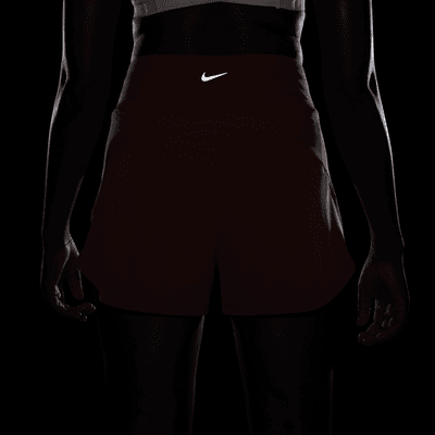 Nike Bliss treningsshorts med Dri-FIT, høyt liv og innershorts til dame (8 cm)