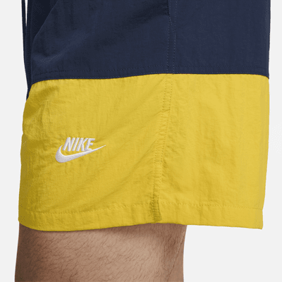 Nike Club Men's Woven Colour-Blocked Shorts. Nike IE