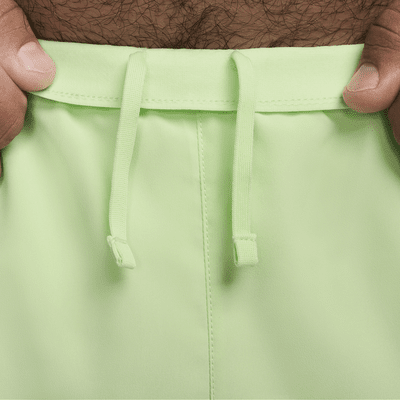 Shorts de correr Dri-FIT de 13 cm con forro de ropa interior para hombre Nike Challenger