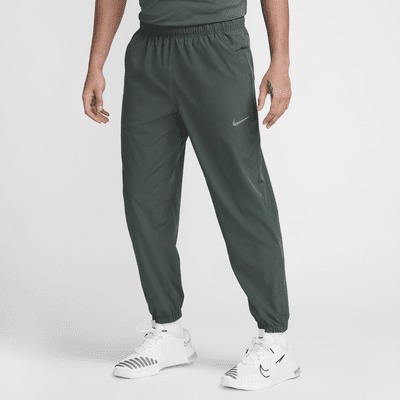 Pants Dri-FIT entallados versátiles para hombre Nike Form