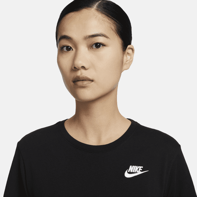 เสื้อยืดผู้หญิง Nike Sportswear Club Essentials