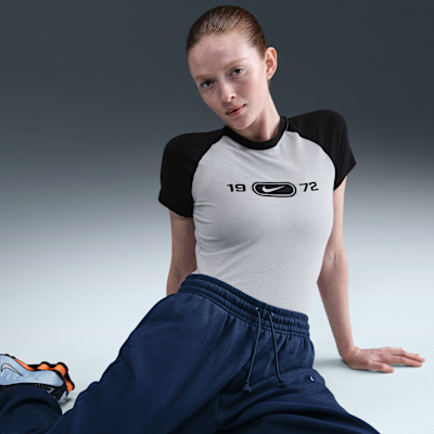 Nike Sportswear Chill Knit Women's Slim Graphic T-Shirt