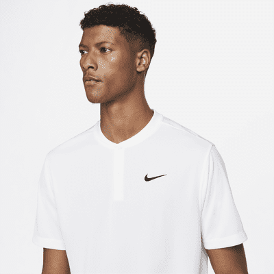 Polo de cuello en v de tenis para hombre NikeCourt Dri-FIT. Nike.com