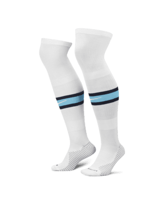 Chelsea F.C. 2022/23 Stadium Home Over-the-Calf Football Socks. Nike UK