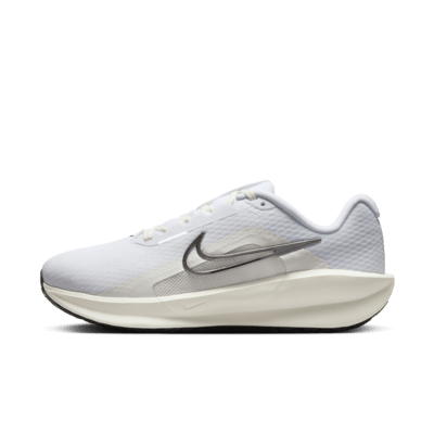 Tenis de correr en carretera para mujer Nike Downshifter 13 (extraancho)