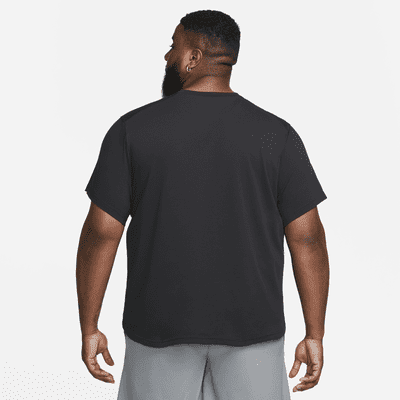 Nike Primary vielseitiges Nike Dri-FIT Kurzarm-Oberteil für Herren