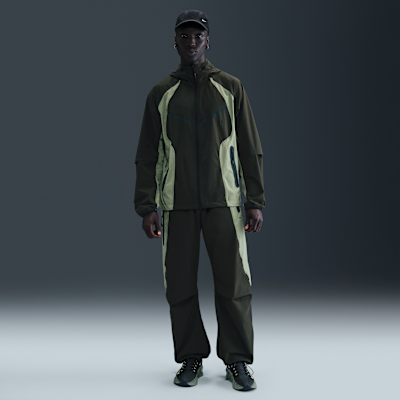 Giacca Windrunner ampia in tessuto Dri-FIT a blocchi di colore Nike Tech – Uomo