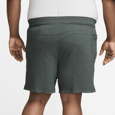 Shorts sin forro Dri-FIT de 18 cm para hombre Nike Yoga