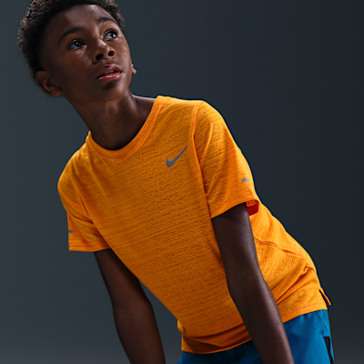 Nike Dri-FIT Miler Older Kids' (Boys') Training Top