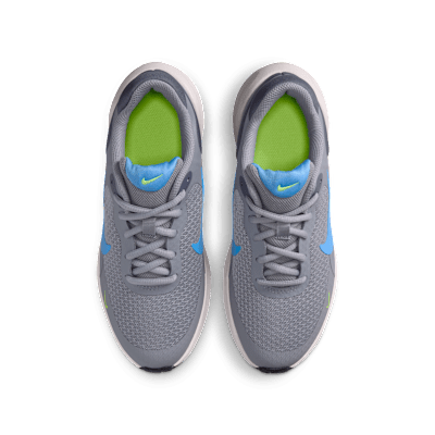Tenis de correr en pavimento para niños grandes Nike Revolution 7
