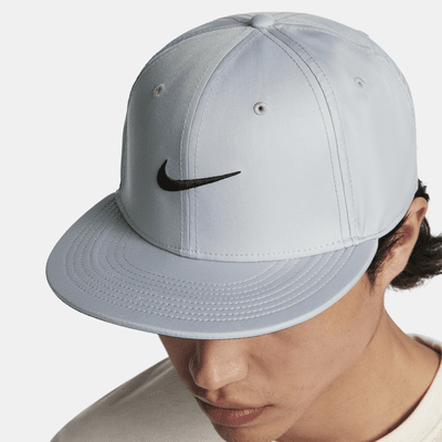 Gorra estructurada de visera redonda Nike Pro