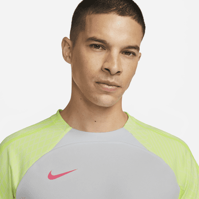 Een deel Trekker Tandheelkundig Nike Dri-FIT Strike Men's Short-Sleeve Football Top. Nike BE