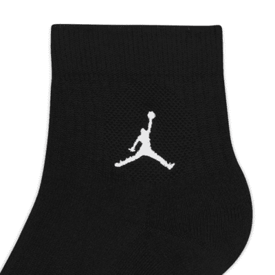Jordan Everyday Ankle Socks (3 Pairs). Nike LU