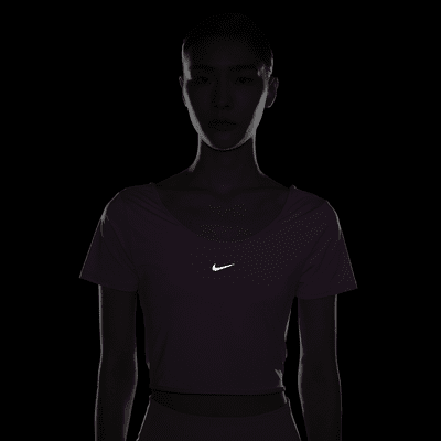 Nike One Classic Women's Dri-FIT Short-Sleeve Cropped Twist Top