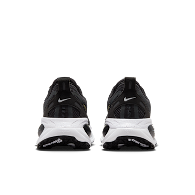 Nike Vomero 18 GORE-TEX Men's Waterproof Road Running Shoes with Reflective Design Accents