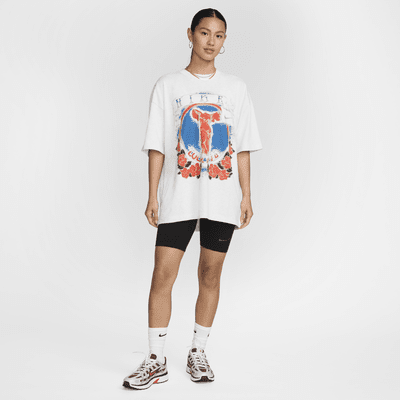 Playera Nike Sportswear Essential oversized para mujer