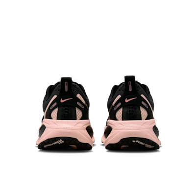 Scarpa impermeabile da running su strada con dettagli dal design rifrangente Nike Vomero 18 GORE-TEX – Donna