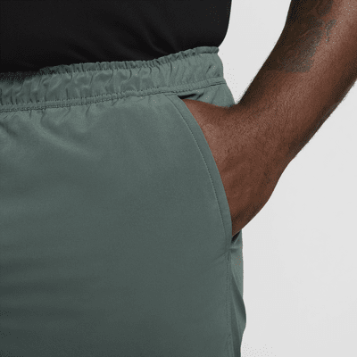 Shorts versátiles Dri-FIT de 18 cm sin forro para hombre Nike Unlimited Swoosh