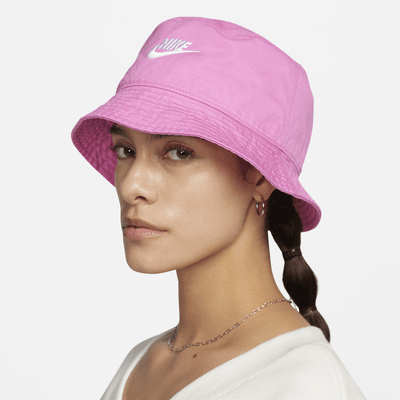 Nike Apex Futura Bucket Hat im Washed-Look. Nike BE