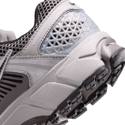 Nike Vomero 5 Big Kids' Shoes