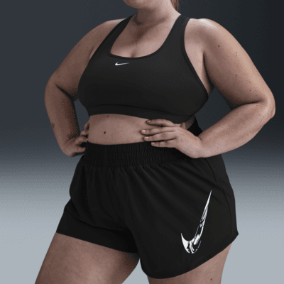 Nike One Swoosh Dri-FIT damesshorts met halfhoge taille, graphic en binnenbroekje (Plus Size)