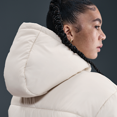 Nike Sportswear Classic Puffer lockere Therma-FIT Jacke mit Kapuze für Damen