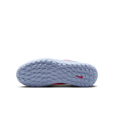 Nike Jr. Phantom 6 Low Club Big Kids' Turf Soccer Shoes