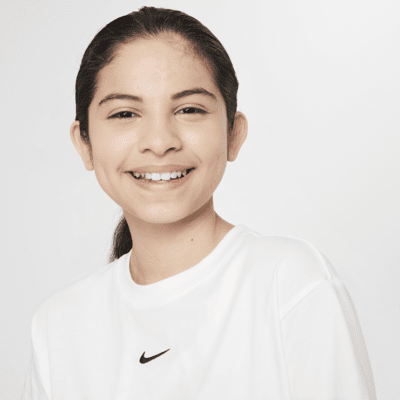 Playera para niña talla grande Nike Sportswear Essential