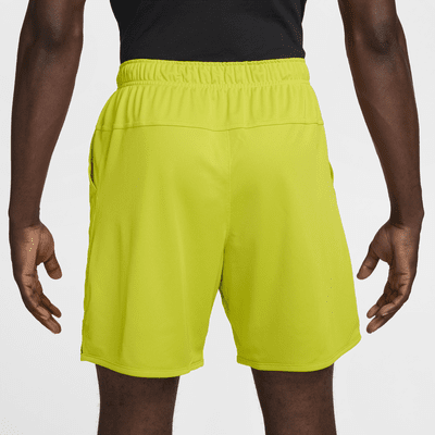 Shorts versátiles Dri-FIT de 18 cm sin forro para hombre Nike Totality