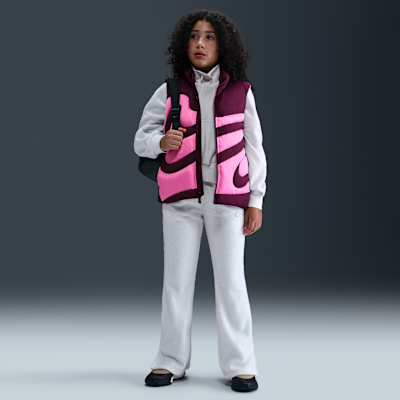 Chaleco acolchado de ajuste holgado Nike Sportswear con tecnología Therma-FIT y logo Swoosh para niño/a